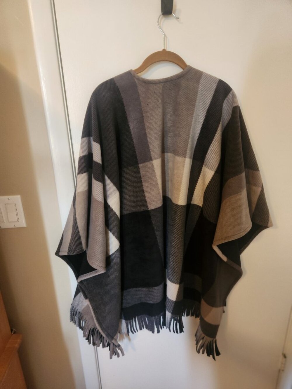 Cape/throw poncho - Picture 3 of 3